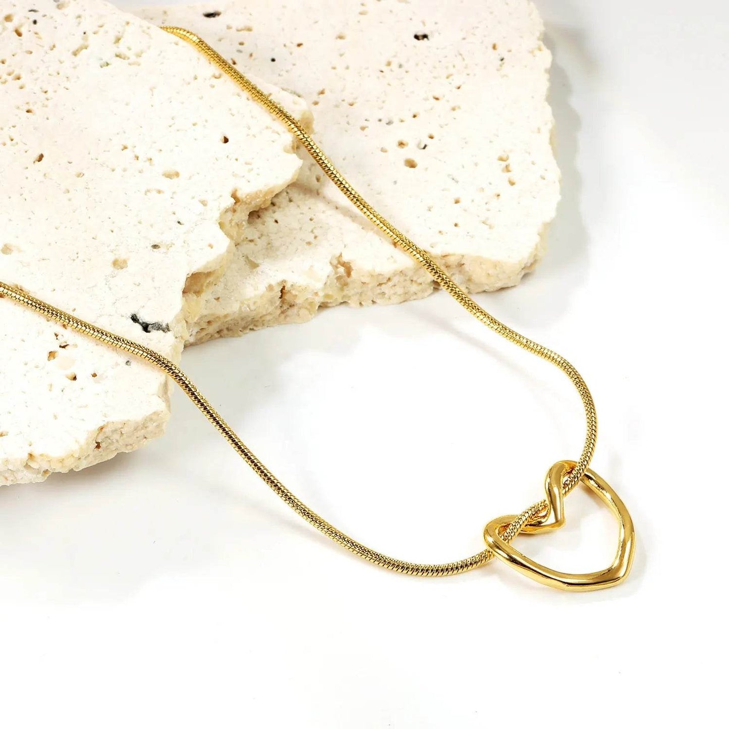 Elegant Heart Pendant Necklace - CRIMARA
