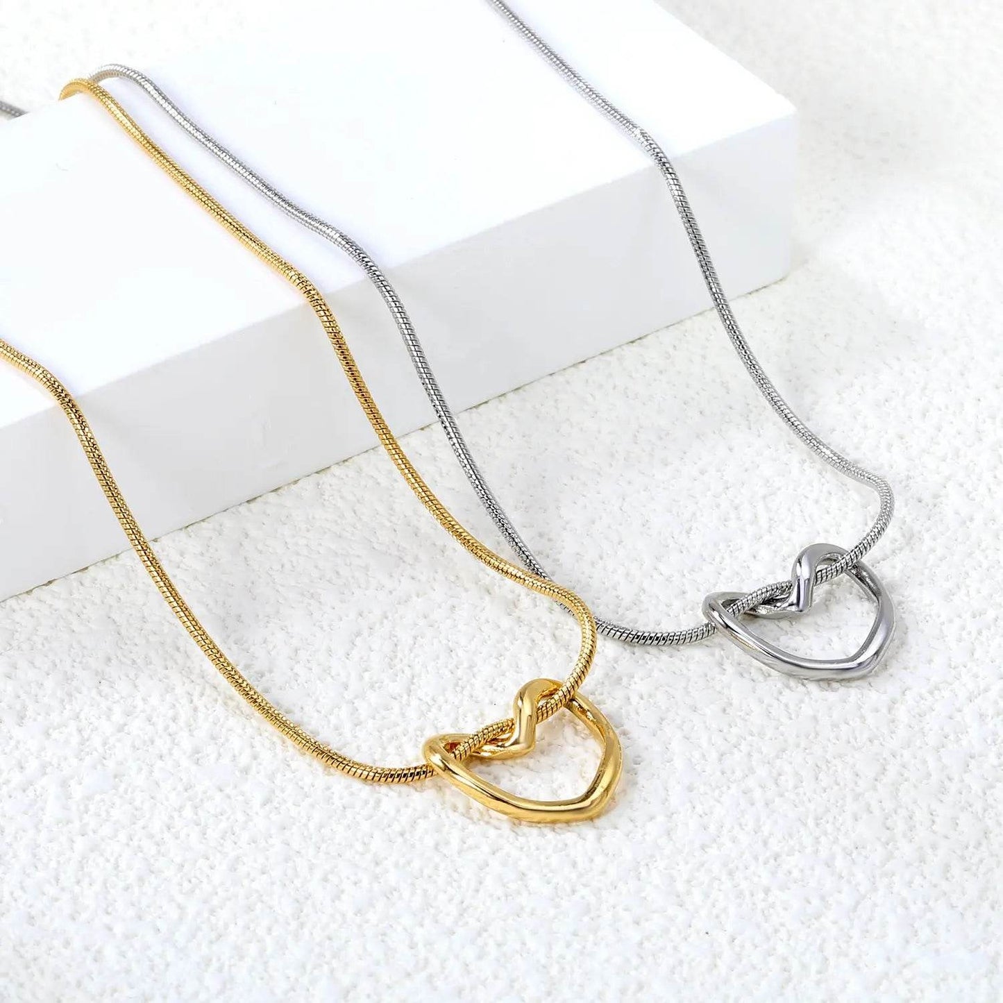 Elegant Heart Pendant Necklace - CRIMARA