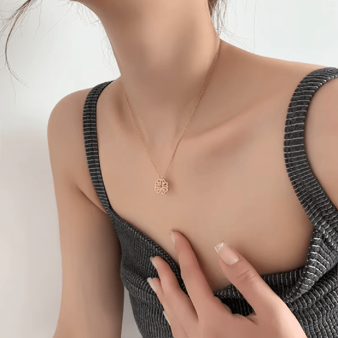 Retro Magnetic Folding Heart - Shaped Four - Leaf Clover Pendant - CRIMARA