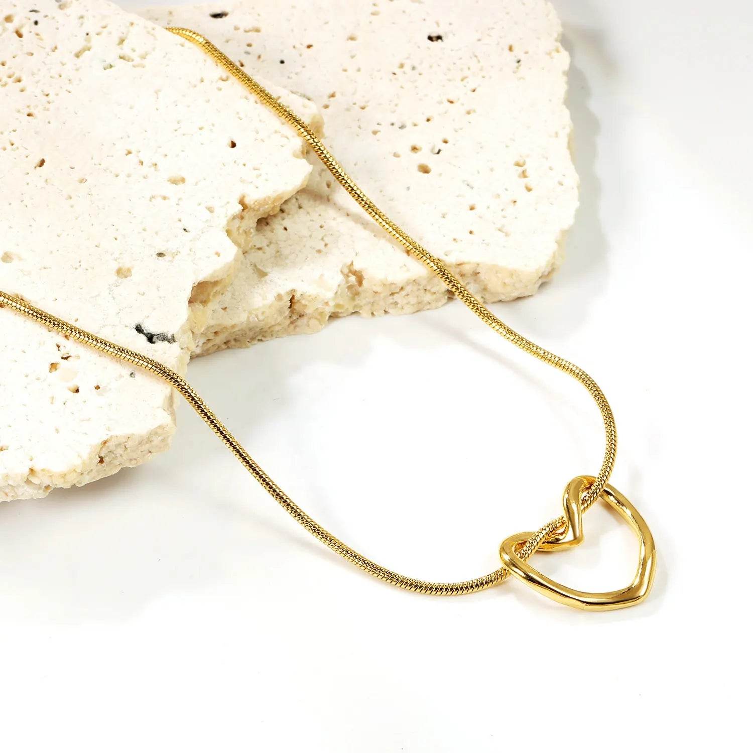 Elegant Heart Pendant Necklace - CRIMARA